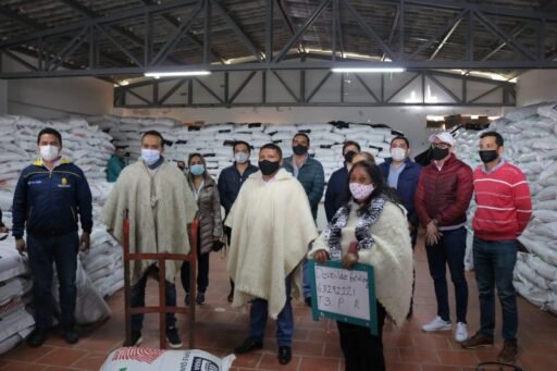 DIPUTADOS ACOMPAÑAN ENTREGA DE AYUDAS